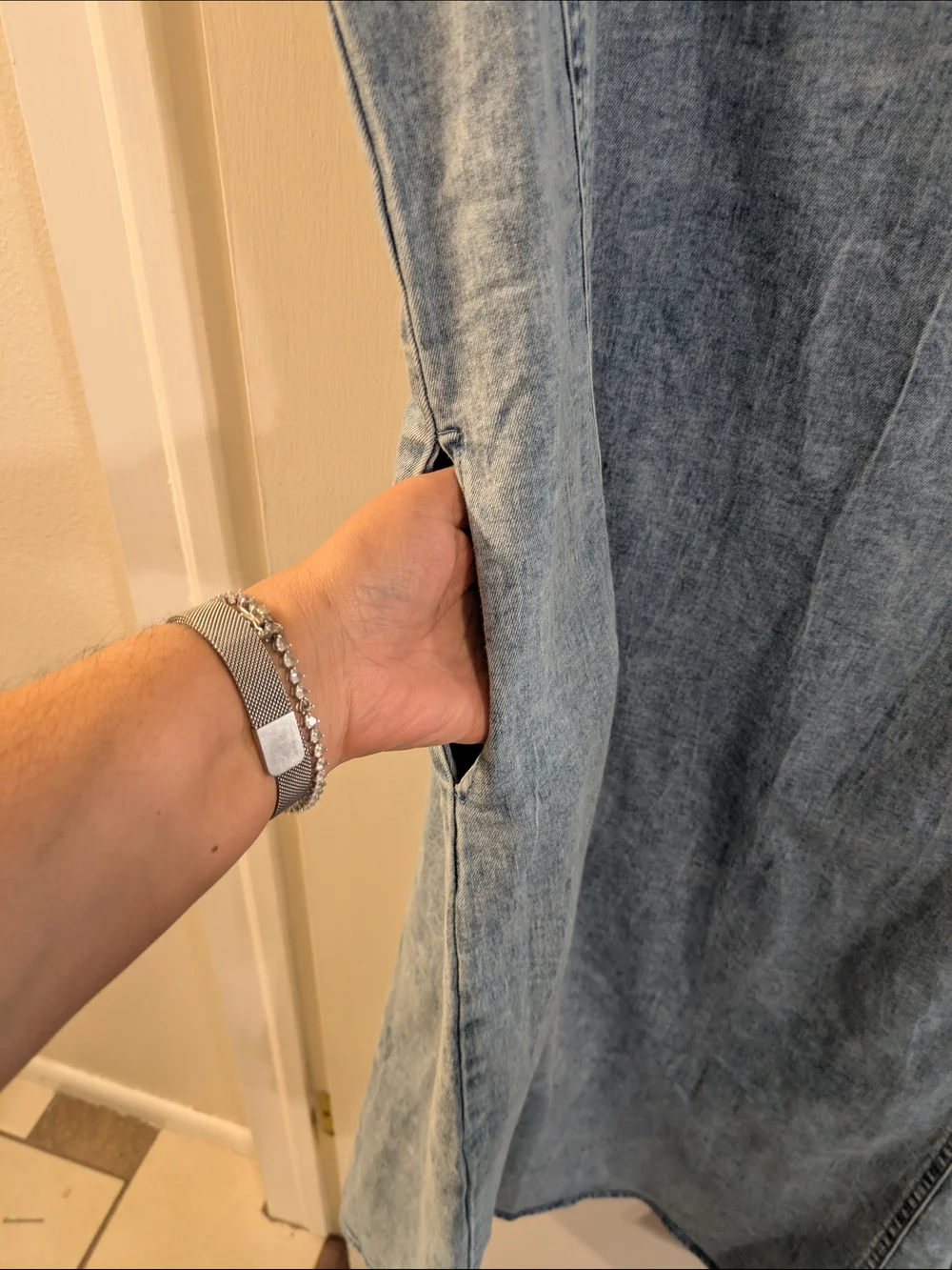 Sleeveless Chambray V-Neck Dress - Picture 4 of 5